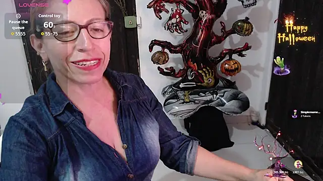 Snapshot of Chayla_Ruiz chatting on October 30, 2025, 9:44 pm Chayla Ruiz online show from October 30, 2025, 9:44 pm