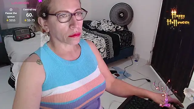 Snapshot of Chayla_Ruiz chatting on October 20, 2025, 7:58 pm Chayla Ruiz online show from October 20, 2025, 7:58 pm