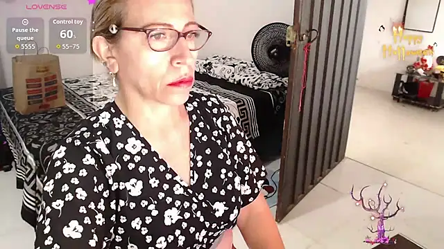 Snapshot of Chayla_Ruiz chatting on October 18, 2025, 7:38 pm Chayla Ruiz online show from October 18, 2025, 7:38 pm