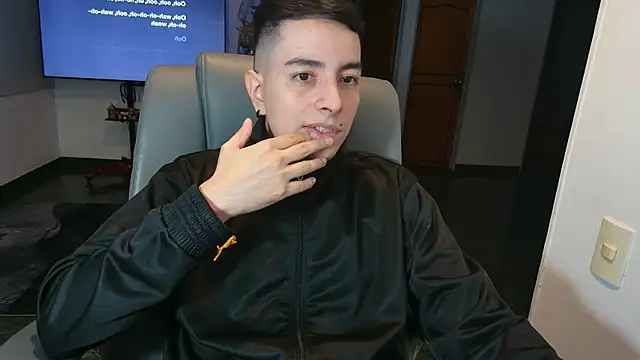 Snapshot of Jhoan_saenz chatting on November 19, 2025, 10:43 pm Jhoan saenz online show from November 19, 2025, 10:43 pm