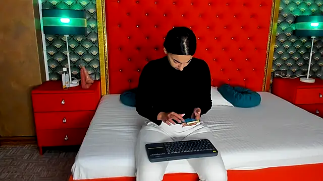 Snapshot of VallerieJones chatting on October 18, 2025, 10:28 am VallerieJones online show from October 18, 2025, 10:28 am