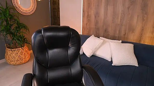 KateSunder online show from February 9, 2026, 1:53 pm