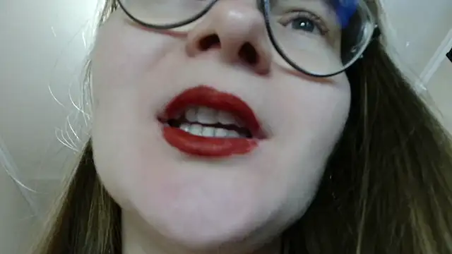 Snapshot of KiraGoldens chatting on October 19, 2025, 6:27 am KiraGoldens online show from October 19, 2025, 6:27 am