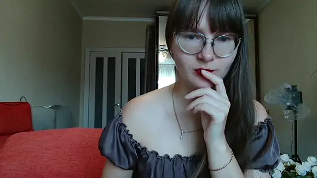 Snapshot of KiraGoldens chatting on October 12, 2025, 6:48 am KiraGoldens online show from October 12, 2025, 6:48 am