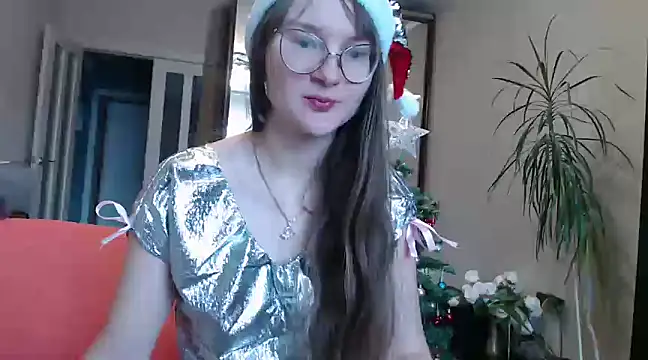 KiraGoldens online show from December 26, 2024, 6:41 am
