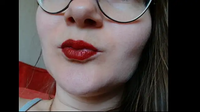 KiraGoldens online show from May 22, 2026, 5:49 am