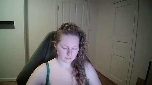 Girlnina-1995 online show from February 10, 2025, 5:19 pm