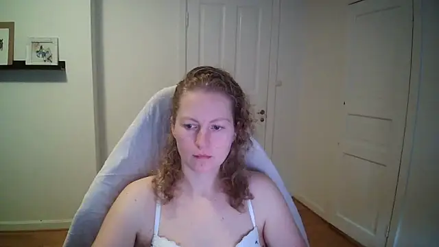 Snapshot of Girlnina-1995 chatting on November 17, 2025, 10:19 am Girlnina-1995 online show from November 17, 2025, 10:19 am