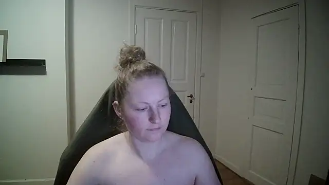 Girlnina-1995 online show from February 26, 2025, 10:26 pm