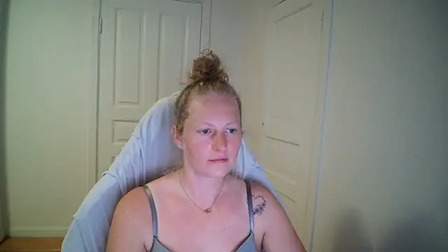 Girlnina-1995 online show from July 14, 2026, 11:49 am