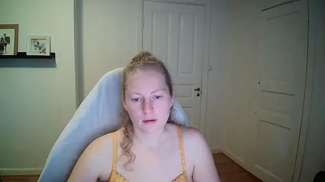 Girlnina-1995 online show from October 1, 2025, 8:41 am