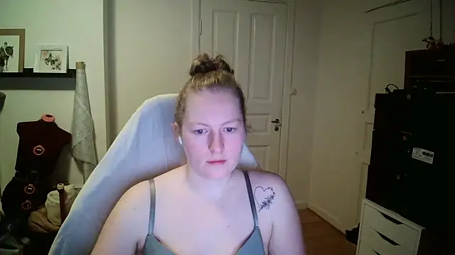 Snapshot of Girlnina-1995 chatting on January 7, 2026, 10:04 pm Girlnina-1995 online show from January 7, 2026, 10:04 pm