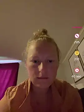 Girlnina-1995 online show from June 15, 2026, 4:28 pm