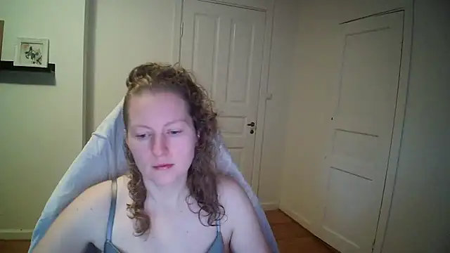 Snapshot of Girlnina-1995 chatting on December 5, 2025, 10:03 am Girlnina-1995 online show from December 5, 2025, 10:03 am