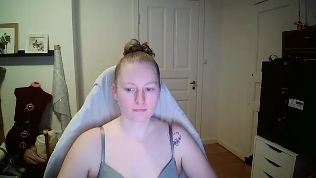 Snapshot of Girlnina-1995 chatting on January 7, 2026, 9:58 am Girlnina-1995 online show from January 7, 2026, 9:58 am