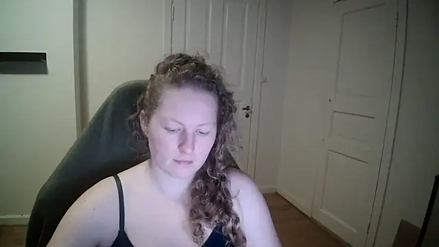 Girlnina-1995 online show from February 4, 2025, 3:47 pm