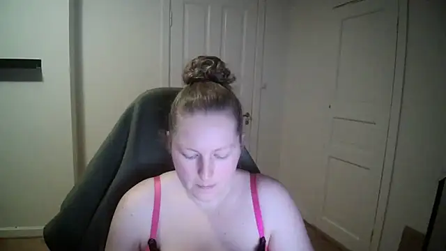 Girlnina-1995 online show from February 6, 2025, 4:36 pm