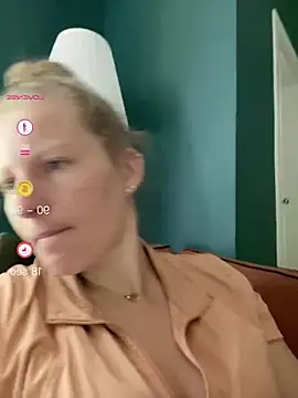 Girlnina-1995 online show from June 22, 2026, 7:16 am