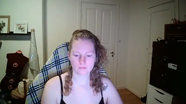 Snapshot of Girlnina-1995 chatting on January 12, 2026, 6:20 am Girlnina-1995 online show from January 12, 2026, 6:20 am