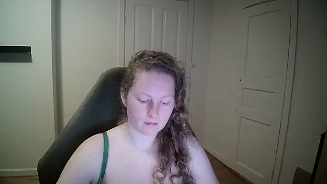 Girlnina-1995 online show from February 10, 2025, 9:04 pm