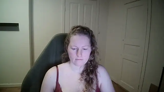 Girlnina-1995 online show from February 17, 2025, 9:10 pm
