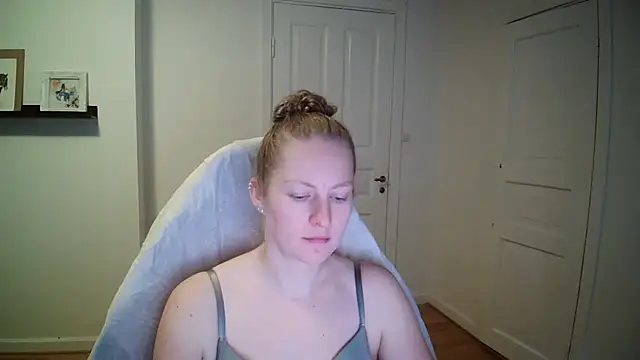 Snapshot of Girlnina-1995 chatting on November 6, 2025, 11:36 am Girlnina-1995 online show from November 6, 2025, 11:36 am