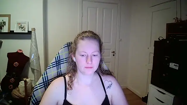 Snapshot of Girlnina-1995 chatting on January 12, 2026, 8:36 pm Girlnina-1995 online show from January 12, 2026, 8:36 pm