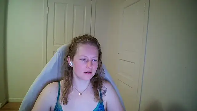 Girlnina-1995 online show from March 23, 2026, 9:14 pm