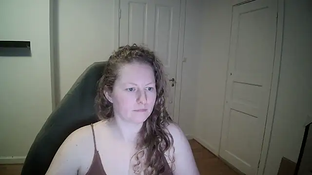 Girlnina-1995 online show from February 19, 2025, 3:16 pm