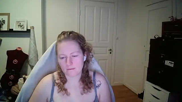 Snapshot of Girlnina-1995 chatting on January 8, 2026, 10:10 am Girlnina-1995 online show from January 8, 2026, 10:10 am