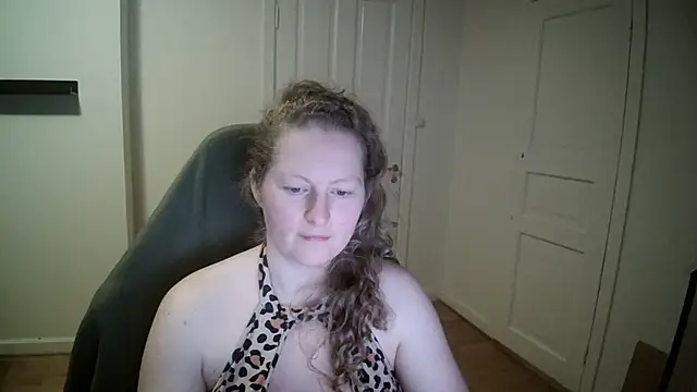 Girlnina-1995 online show from February 12, 2025, 9:01 pm