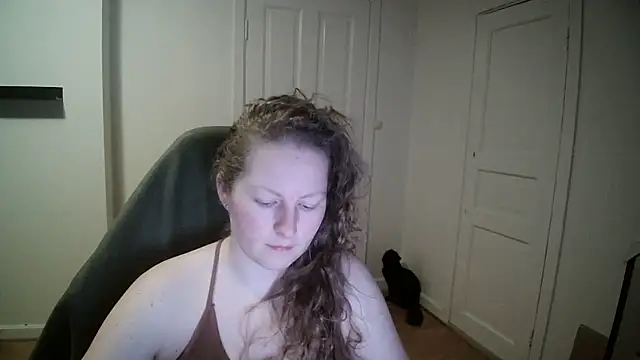 Girlnina-1995 online show from February 19, 2025, 9:25 pm