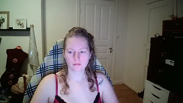 Snapshot of Girlnina-1995 chatting on January 14, 2026, 5:44 am Girlnina-1995 online show from January 14, 2026, 5:44 am