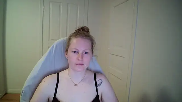 Girlnina-1995 online show from April 16, 2026, 2:29 pm