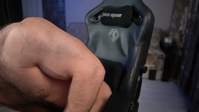 mike0xx online show from December 2, 2025, 4:36 am