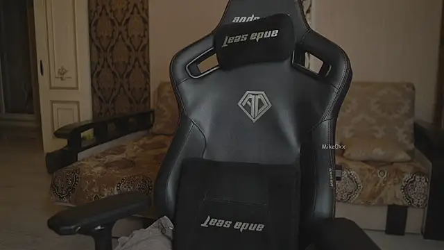 Snapshot of mike0xx chatting on October 21, 2025, 6:29 pm mike0xx online show from October 21, 2025, 6:29 pm