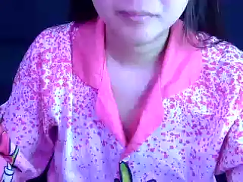 Snapshot of Bee_2k chatting on September 30, 2025, 4:51 am Bee 2k online show from September 30, 2025, 4:51 am