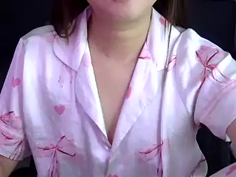 Snapshot of Bee_2k chatting on October 23, 2025, 5:06 am Bee 2k online show from October 23, 2025, 5:06 am