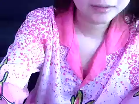 Snapshot of Bee_2k chatting on October 19, 2025, 4:37 am Bee 2k online show from October 19, 2025, 4:37 am