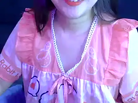 Snapshot of Bee_2k chatting on October 9, 2025, 4:46 am Bee 2k online show from October 9, 2025, 4:46 am