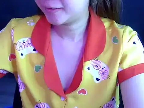 Snapshot of Bee_2k chatting on September 28, 2025, 4:30 am Bee 2k online show from September 28, 2025, 4:30 am