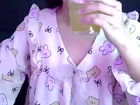 Snapshot of Bee_2k chatting on October 5, 2025, 4:25 am Bee 2k online show from October 5, 2025, 4:25 am