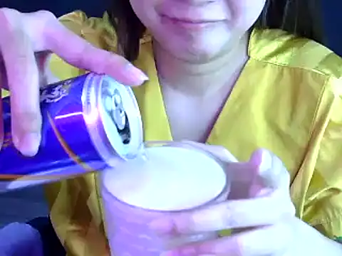 Snapshot of Bee_2k chatting on October 25, 2025, 4:44 am Bee 2k online show from October 25, 2025, 4:44 am