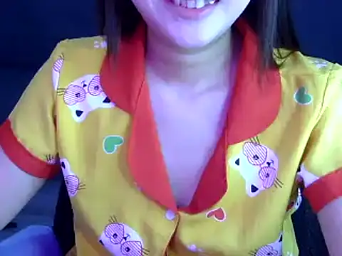 Snapshot of Bee_2k chatting on October 24, 2025, 4:33 am Bee 2k online show from October 24, 2025, 4:33 am