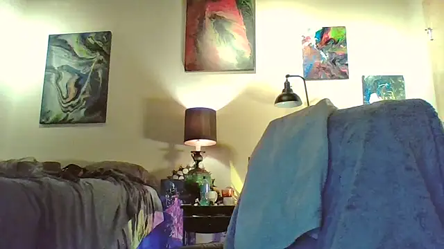 eatmeplease44 online show from October 21, 2025, 2:22 am