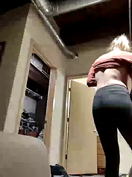 eatmeplease44 online show from February 18, 2025, 8:03 pm