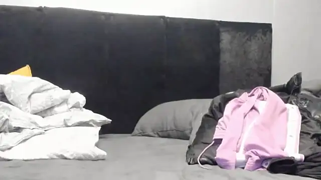 tamarapervert online show from December 15, 2025, 9:09 pm