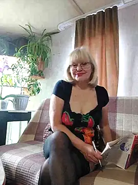 Snapshot of IrmaRose chatting on October 2, 2025, 5:00 am IrmaRose online show from October 2, 2025, 5:00 am