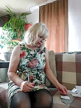 Snapshot of IrmaRose chatting on October 28, 2025, 8:02 am IrmaRose online show from October 28, 2025, 8:02 am