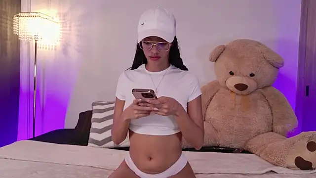 liagirl cute online show from April 17, 2026, 12:02 am